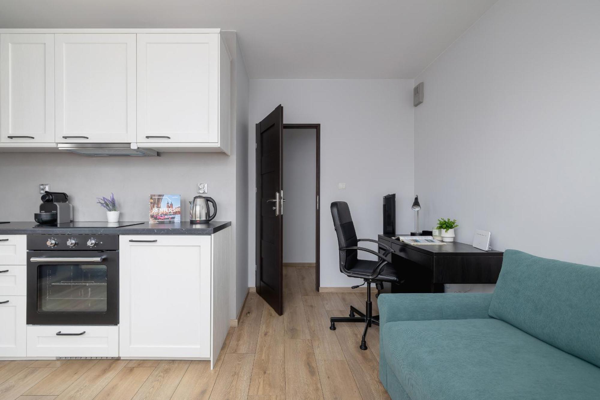 Stylish Apartment With Balcony & Parking Cracow By Noclegi Renters Красков Екстериор снимка