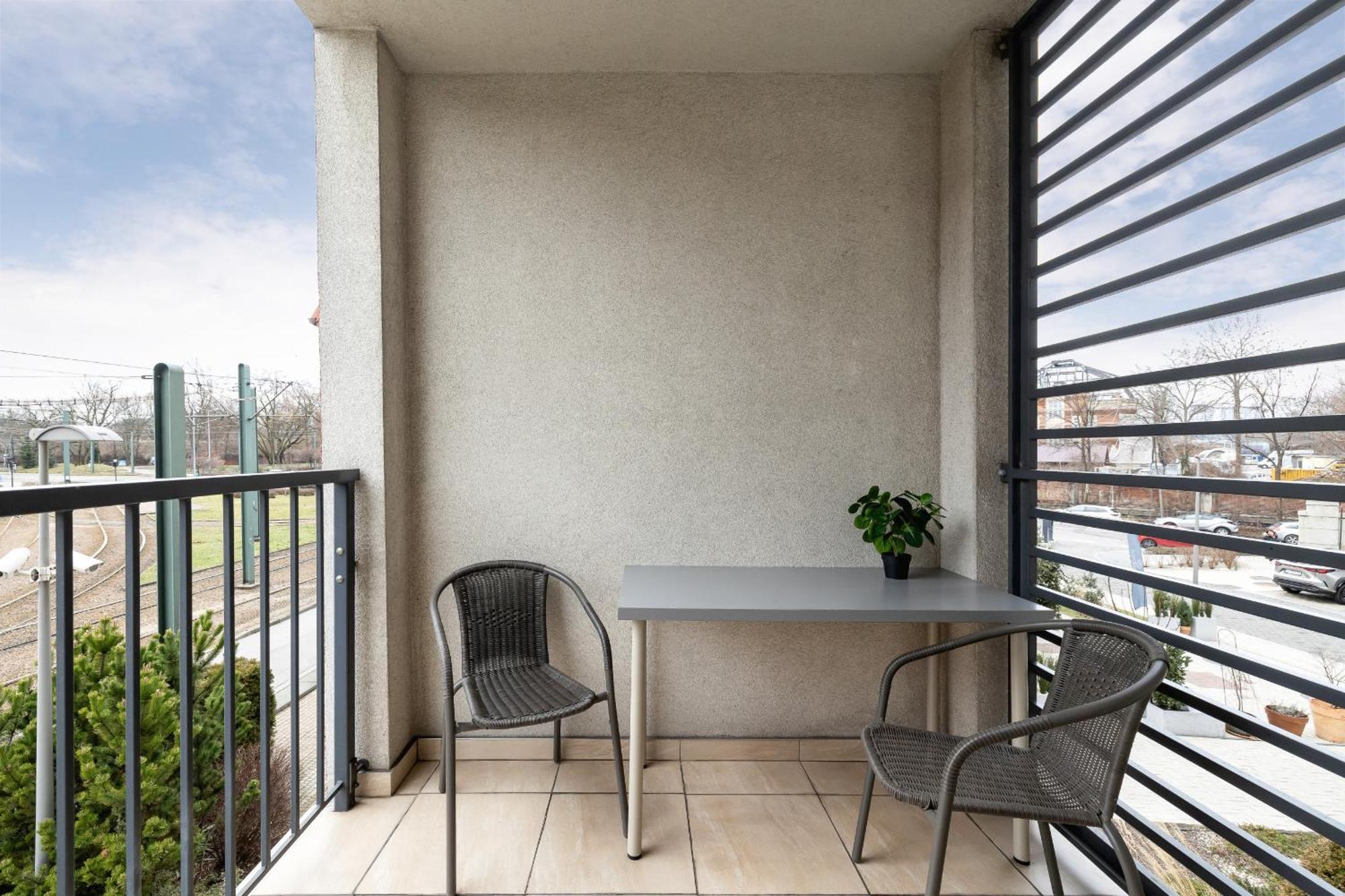 Stylish Apartment With Balcony & Parking Cracow By Noclegi Renters Красков Екстериор снимка